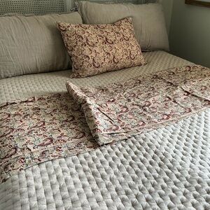 Paisley Patterned Quilt in Cream and Red